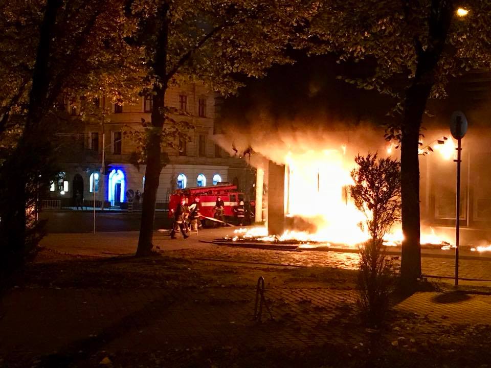 У Львові вщент згоріло відділення російського «Сбербанку»