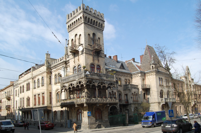 Замок на Чупринки. Як реставрують один із найгарніших будинків Львова
