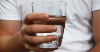 7 аргументів, чому ранок треба починати зі склянки теплої води