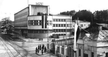 Колишня будівля MZE на фото 1938 року