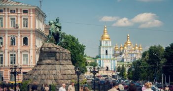 Вид з Софійської площі на Михайлівський собор, Київ
