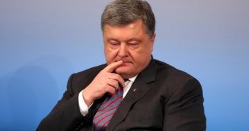Український президент Петро Порошенко щороку зустрічається з родичами загиблих на Майдані, але прогресу в розслідуванні справ це не додає