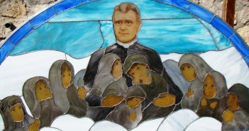 Український священик замерз з дітьми, виконуючи свій обов’язок милосердя