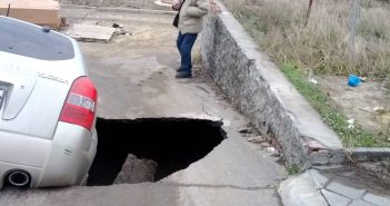 машина під асфальтом