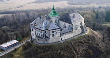 олеський замок