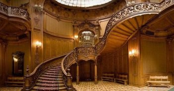 Розкішні сходи Будинку вчених