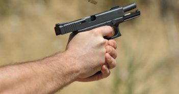 стрілянина , травматичний пістолет