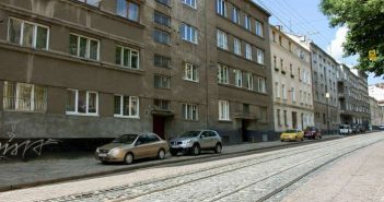 Сучасна забудова на вулиці Вітовського (давній Пелчинській) – саме тут знаходився Панянський став. Фото 2015 року