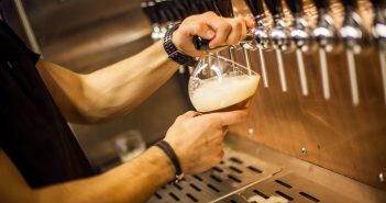 Паб «Добрий друг», вул. Лесі Українки, 19 пиво бокал