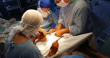 Львівські хірурги унікальну операцію 35-річній матері трьох дітей