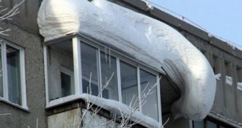 сніг збалкону