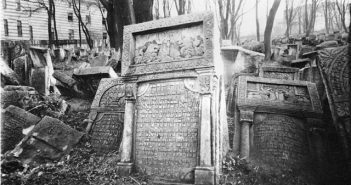 Фото старого єврейського кладовища у Львові початку ХХ ст.