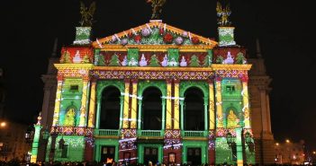 У Львові показали феєричне світлове шоу на фасаді Опери (фото, відео)