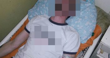 з ножем