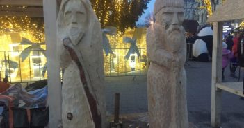 У Львові просто неба виготовляють унікальні дерев`яні скульптури. Фоторепортаж