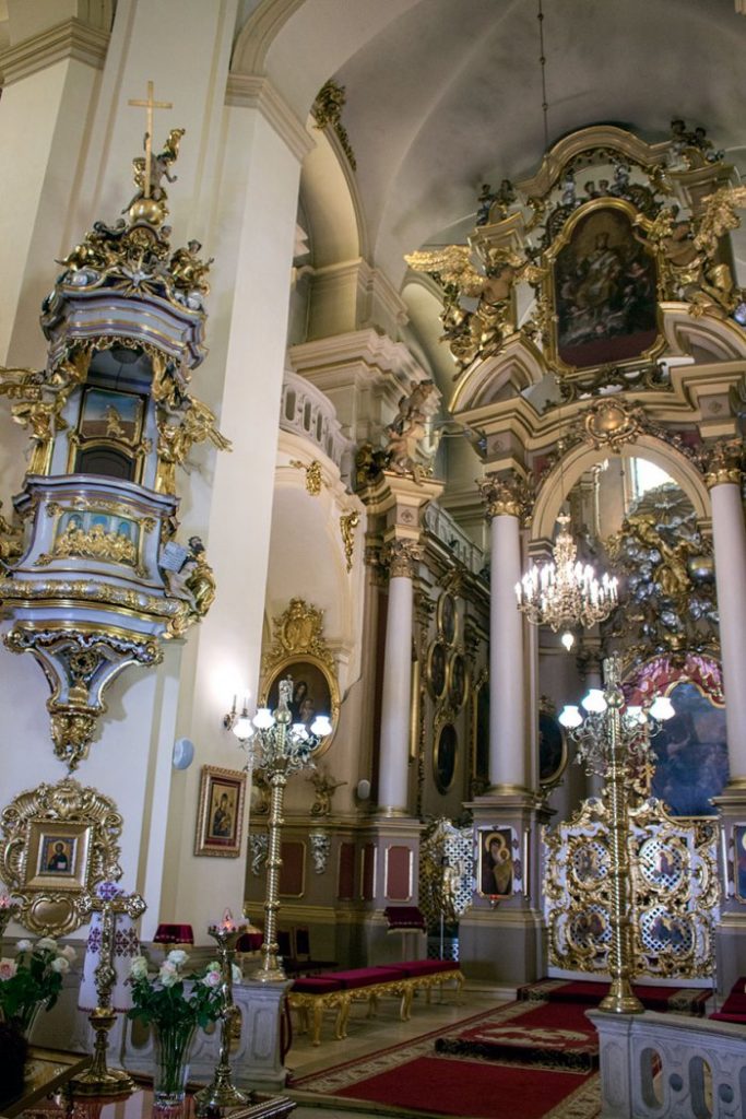 Вівтар і казальниця собору Святого Юра у Львові