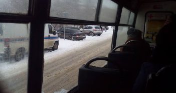 У Львові 29 маршрутка їхала з розбитим вікном (фото, відео)