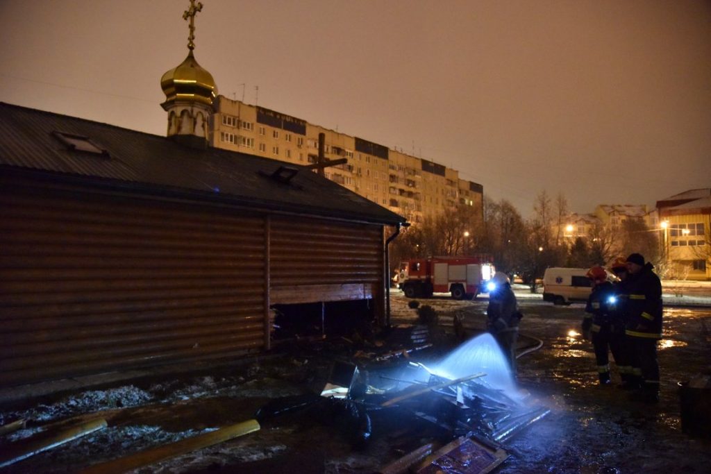Вночі на Сихові виникла пожежа у дерев'яній церкві УПЦ МП
