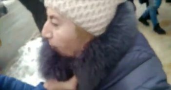 68-річну жінку, яка напала на чоловіка, затримали пасажири маршрутки