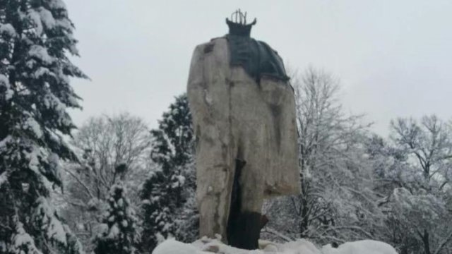 У Стрию зловмисники відбили голову пам'ятника Тарасові Шевченку