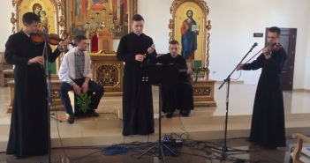 Емоційно: в Івано-Франківську священики переспівали пісню Скрябіна "Мам" (відео)