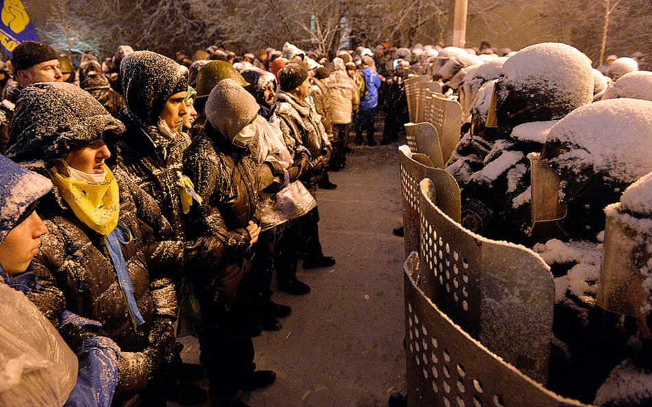 Вечір 10 грудня, перед спробою зачистки Майдану. Фото Sergei Supinsky / AFP / Getty Images.