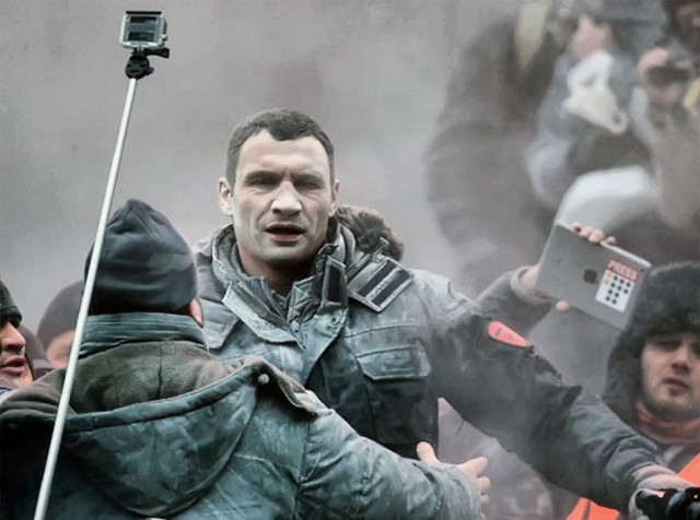 19 січня, Кличко облили з вогнегасника. Фото з ​​сайту orbitnetwork.ru.