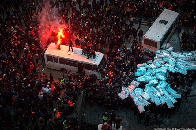19 січня, зіткнення біля стадіону “Динамо”. Фото dendidenko.