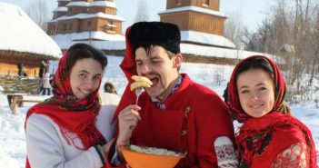 «Бабський тиждень» або Колодій (Масниця) в «Мамаєвій Слободі» Джерело фото: mamajeva-sloboda.ua