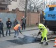У Львові випробували новий метод зимового (!) ремонту доріг