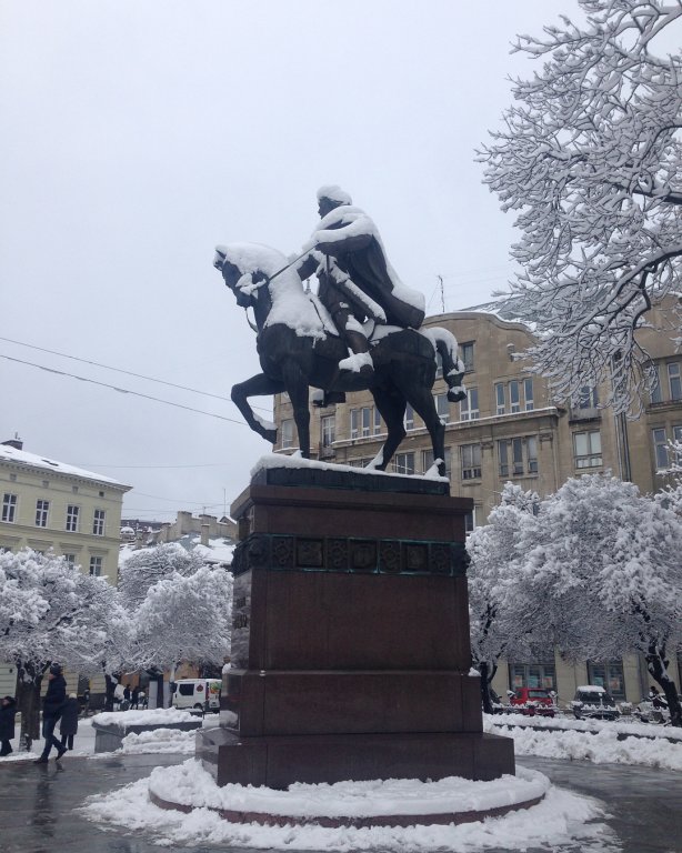 Як Львів засипало снігом: