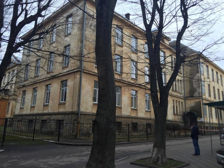 Школа, де навчався хлопчик. Фото Ігоря Зінкевича