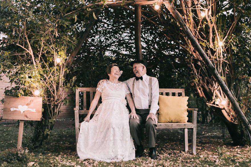 Пара влаштувала весільну фотосесію після 60 років спільного життя