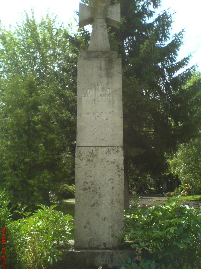 Пам’ятний хрест на місці Кульпарківського кладовища