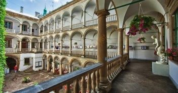 Італійський Дворик у Львові