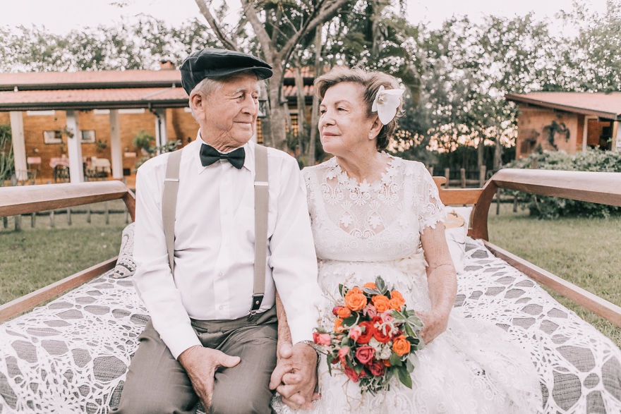 Пара влаштувала весільну фотосесію після 60 років спільного життя