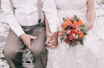 Пара влаштувала весільну фотосесію після 60 років спільного життя одруження старість літні люди весілля дідусь бабуся щастя злагода вік