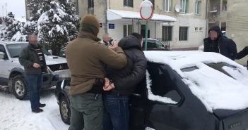 На Львівщині капітана поліції впіймали на хабарі