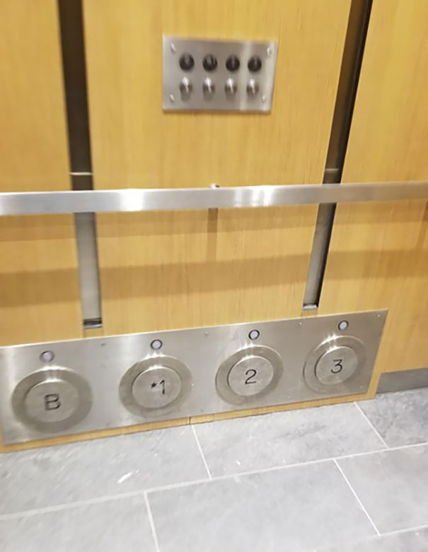 11. В цьому ліфті є кнопки, які можна натискати ногою.