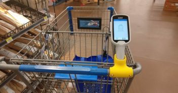 19. Магазинний візок зі сканером, який підрахує суму покупок