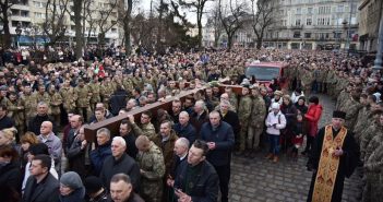 Хресну ходу у Львові зняли з висоти пташиного польоту