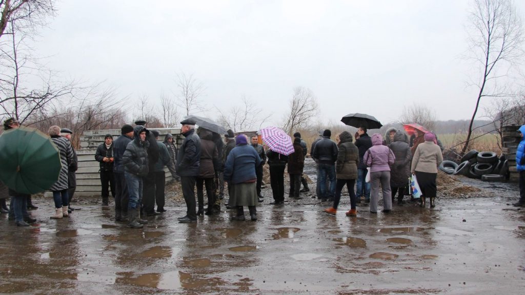Мешканці села Брониця упродовж майже двох місяців блокують дорогу до Дрогобицького сміттєзвалища (фото з сайту Дрогобицької міськради)