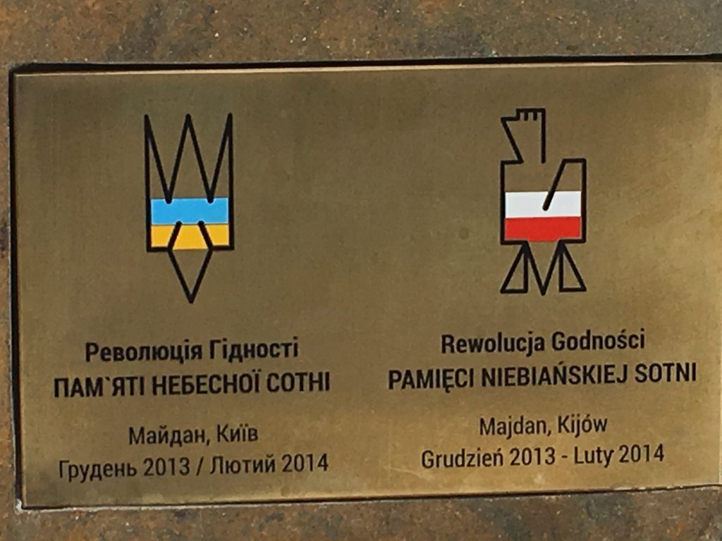 Польський дисидент встановив пам’ятник Героям Небесної Сотні