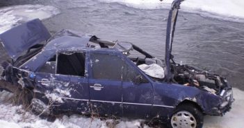 На Львівщині автомобіль впав у річку: водій загинув на місці