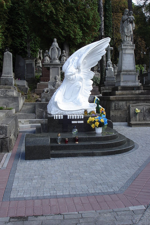 пам'ятник на могилі Ігоря Білозіра на Личаківському кладовищі
