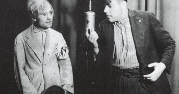 Найвідоміші львівські батяри – Szczepko i Tońko (Щепко і Тонько), які були ведучими радіопрограми Wesoła Lwowska Fala (Весела львівська хвиля), а також головними акторами у фільмах Włóczęgi (Волоцюги, 1939) та Będzie lepiej (Буде краще, 1936).