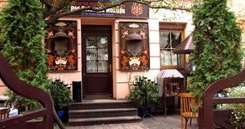 Під Золотою Розою