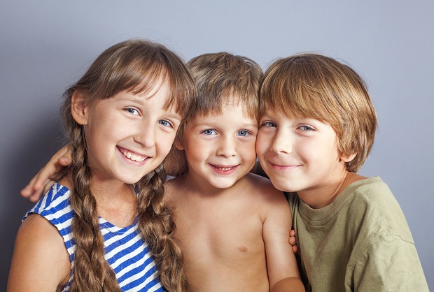 Beautiful portrait of two brothers and a sister. Фото: anelina, depositphotos.com