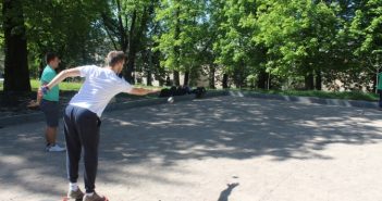 У сквері На валах відкрили майданчик для гри в петанк. Фото