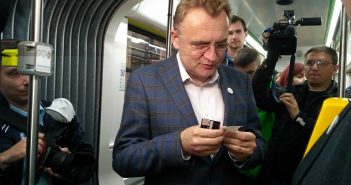 У Львові трамваї обладнали технологією безконтактної оплати проїзду
